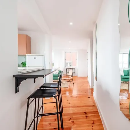 Guestready - Bright & Spacious 2-Bed Apt With Rooftop Terrace In Alcantara