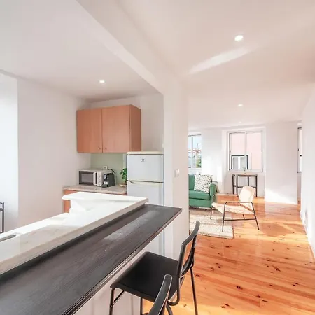 Guestready - Bright & Spacious 2-Bed Apt With Rooftop Terrace In Alcantara