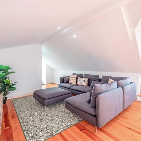 Guestready - Bright & Spacious 2-Bed Apt With Rooftop Terrace In Alcantara * Lisbona