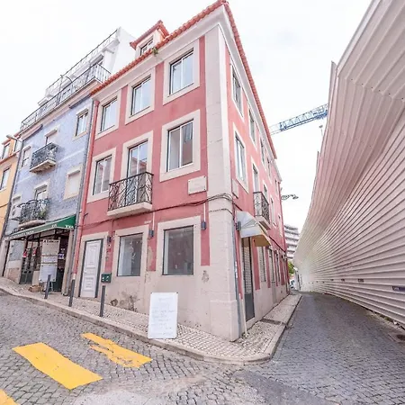 Guestready - Bright & Spacious 2-Bed Apt With Rooftop Terrace In Alcantara