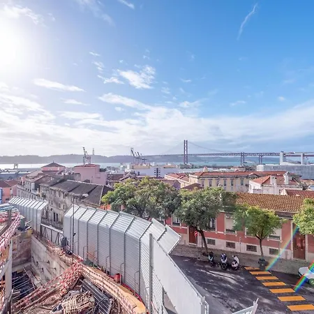 Guestready - Bright & Spacious 2-Bed Apt With Rooftop Terrace In Alcantara